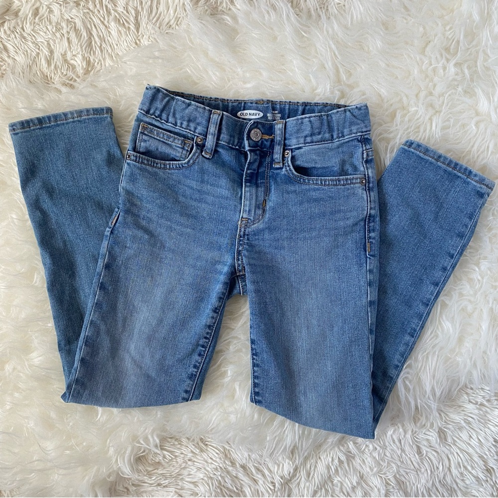 Old Navy Boy’s Built-In Flex Skinny Jeans in light wash, size 8 years